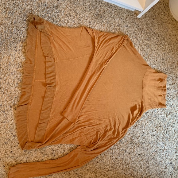 Forever 21 High Low Turtleneck Mustard- M (EUC) - Picture 2 of 3